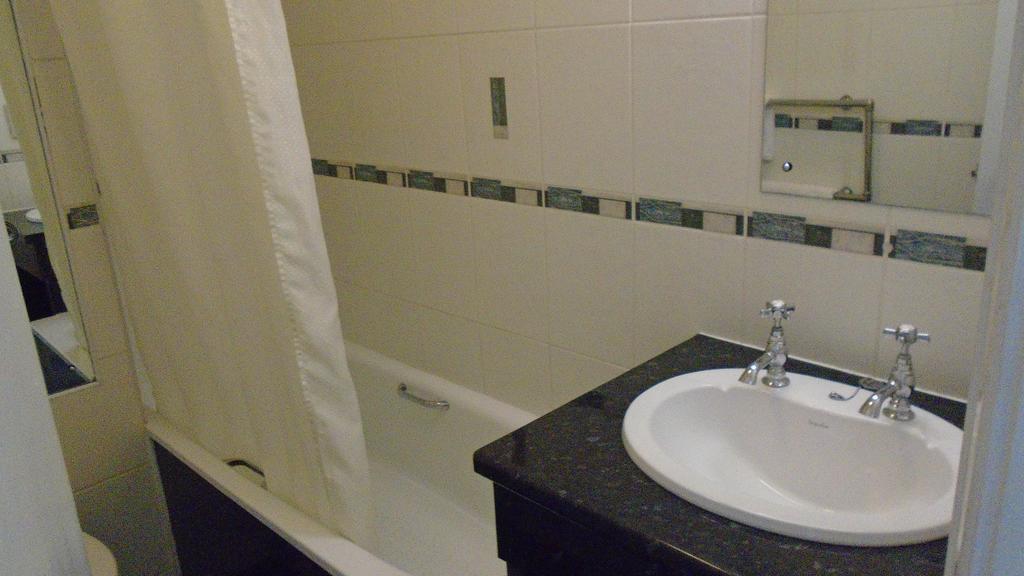 St Peter'S Quarter Hotel Дербі Номер фото
